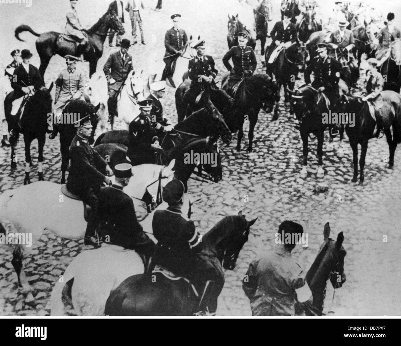 Chasse, chasse au renard, compagnie avec des officiers allemands et des diplomates étrangers, au centre (avec casquette blanche) Lieutenant commandant Wilhelm Canaris, Allemagne, 1935, droits additionnels-Clearences-non disponible Banque D'Images