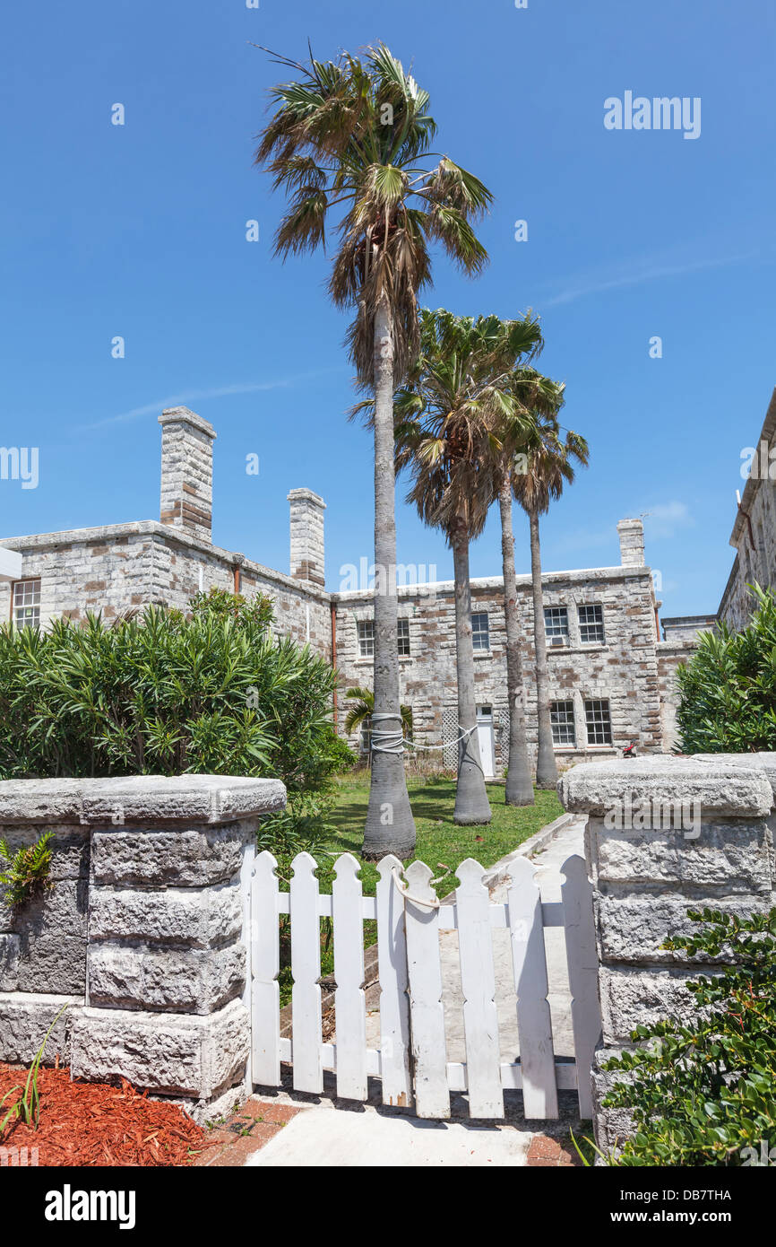 Une cour fermée entre les bâtiments de la Royal Naval Dockyard, aux Bermudes. Banque D'Images
