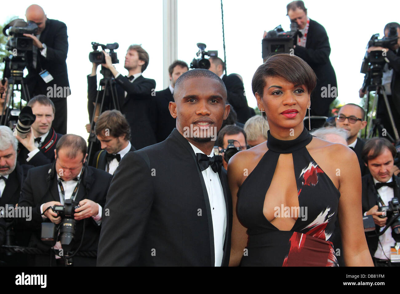 Le joueur de football Samuel ETO'o et sa femme Georgette, 2011 Festival international du film de Cannes - jour 6 - l'arbre de vie - première - départs Cannes, France - 16.05.11  Banque D'Images