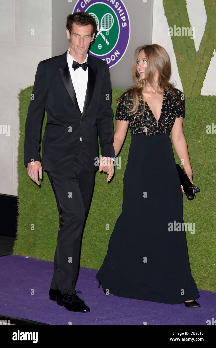 Andy Murray, et son partenaire Kim Sears arrivent pour le dîner des champions de Wimbledon 2013, Londres. Banque D'Images