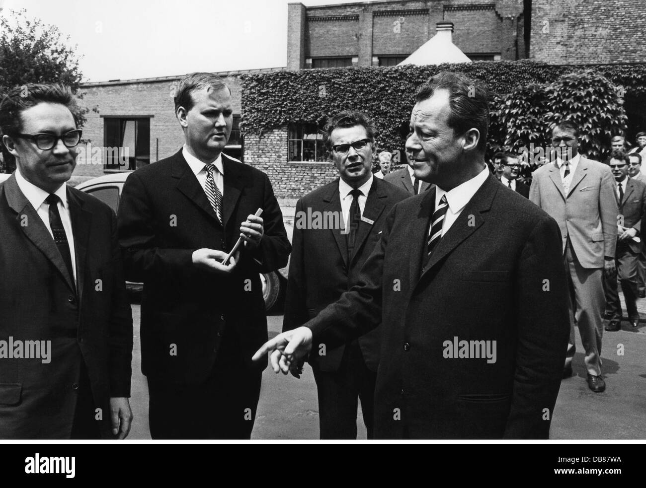 Brandt, Willy, 18.12.1913 - 8. 10.1992, politicien allemand (SPD), Chancelier fédéral 21.10.1969 - 7.5.1974, avec ses conseillers, vers 1970, Banque D'Images