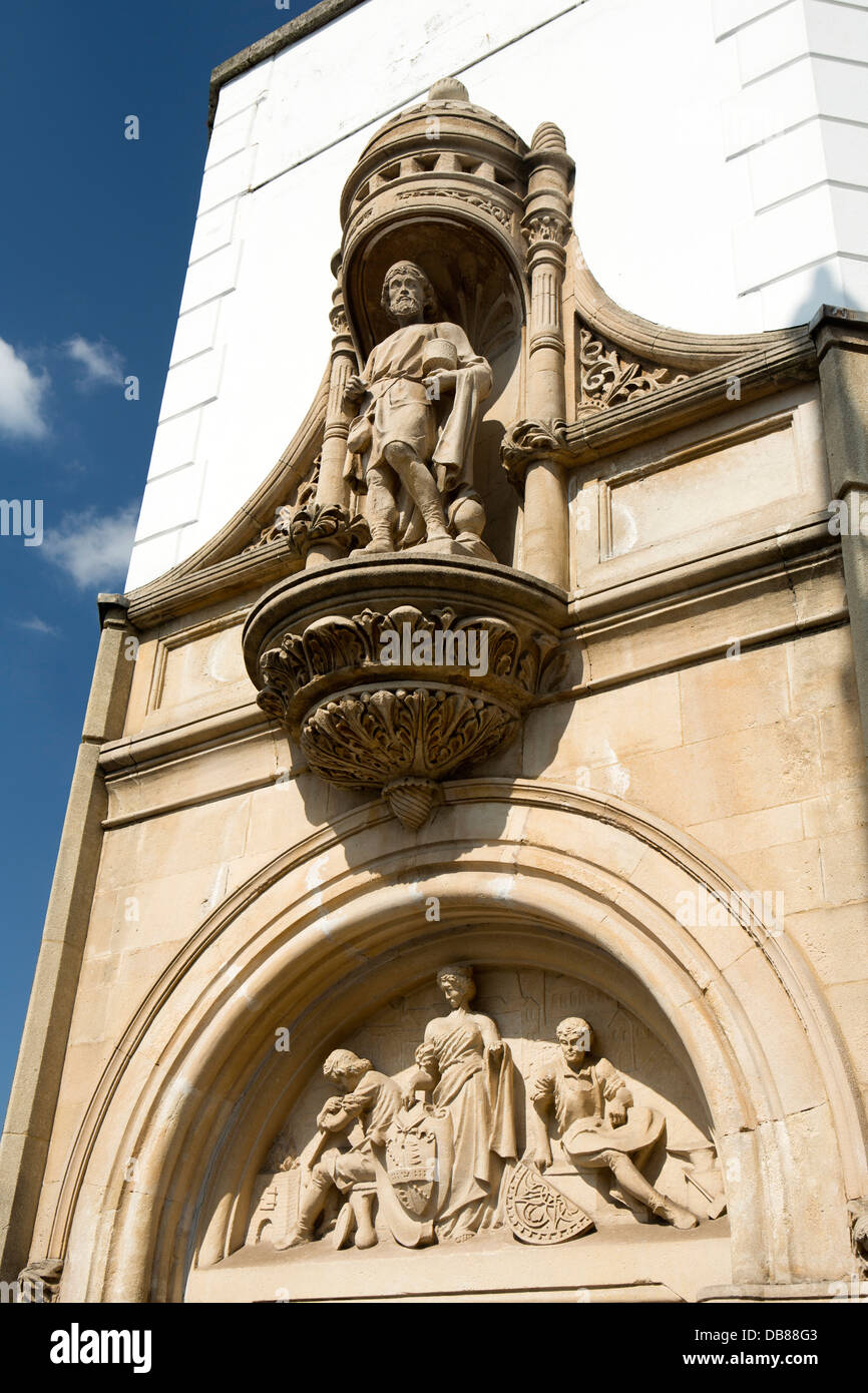 Royaume-uni, Angleterre, Birmingham, Jewellery Quarter, progressif Warstone Lane, sculpture au-dessus de la porte de la Banque HSBC Banque D'Images