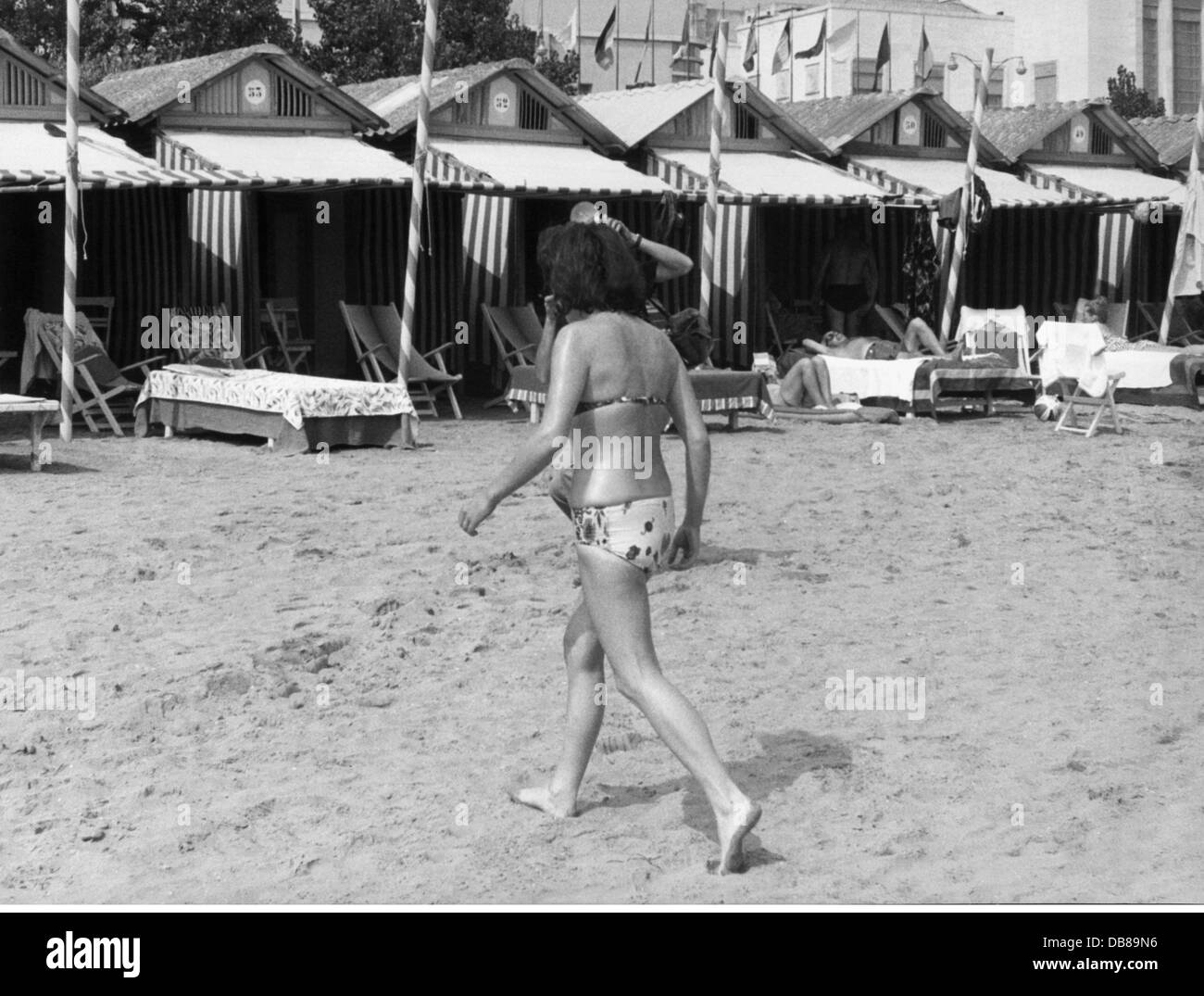 GRECO, Juliette, * 7.2.1927, chanteuse et actrice française, sur la plage, pendant le Festival du Film de Venise, Venise, août 1963, Banque D'Images