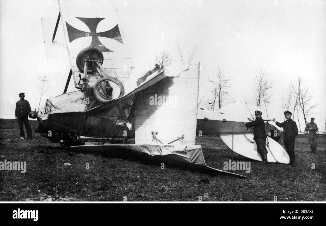 Première Guerre mondiale / première Guerre mondiale, guerre aérienne, abattu sur le biplan allemand, vers 1917, droits supplémentaires-Clearences-non disponible Banque D'Images