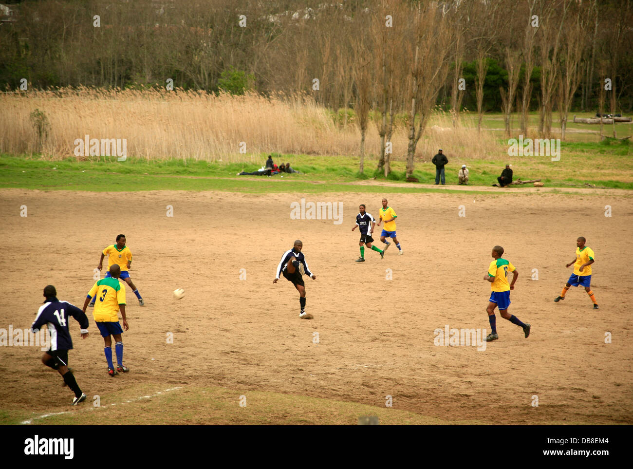 Les joueurs de football à Hout Bay, Cape Town, Afrique du Sud Banque D'Images