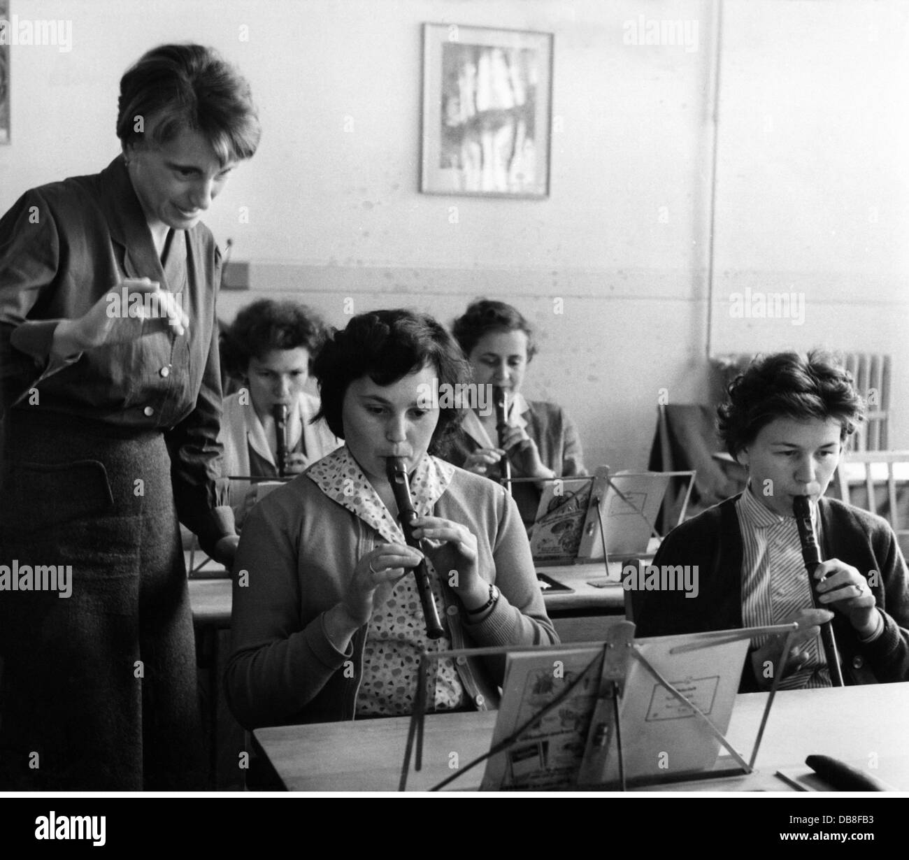 Musique, instruments, instruments à vent, futur jardin d'enfants enregistreur d'apprentissage, Friedrich Froebel School, Pankow, novembre 1959, droits additionnels-Clearences-non disponible Banque D'Images