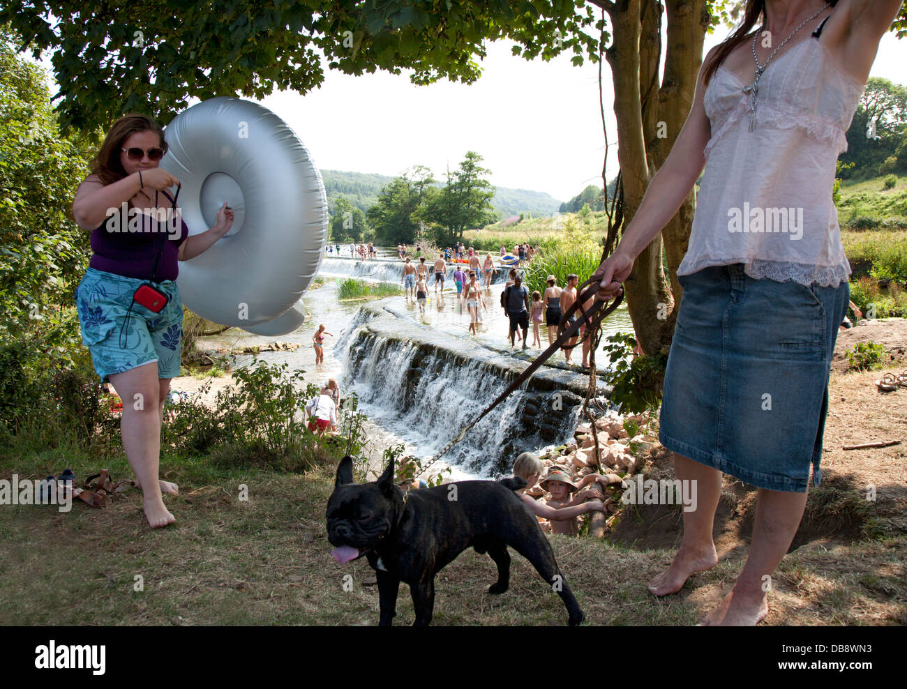 Echelle et pagayer à Warleigh Weir sur la rivière Avon près de Bath, Somerset, Royaume-Uni Banque D'Images