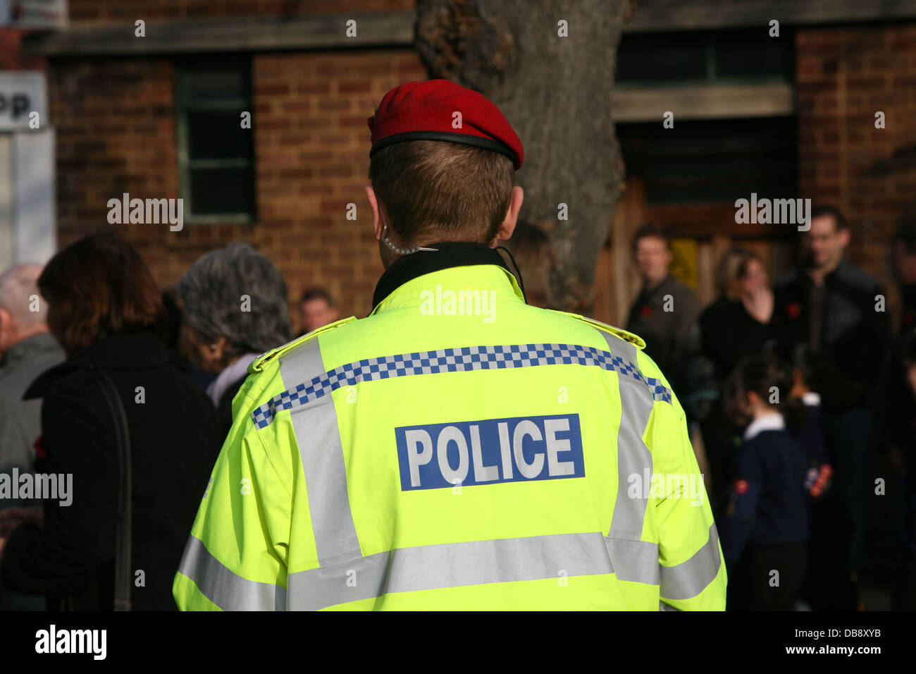 Agent de police à la parade du Souvenir à Loughborough Banque D'Images