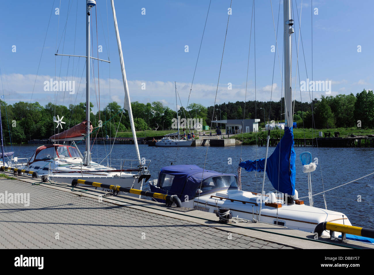 Bateau de pêche au port de Pavilosta, de la Lettonie, de l'Europe Banque D'Images