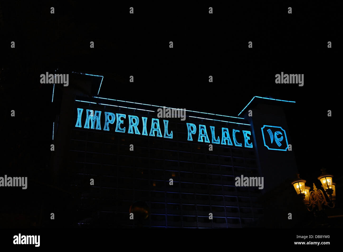 Ciel noir nuit vue façade néon bleu Imperial Palace Hotel Casino, Las Vegas  Strip, Las Vegas, Nevada, USA Photo Stock - Alamy