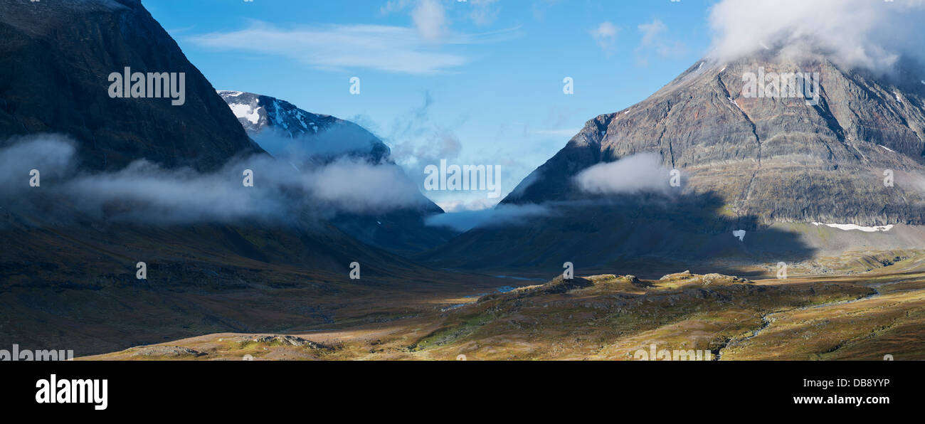 Vue panoramique sur Ladtjovagge Kebnekaise Fjällstation vu de près, Laponie, Suède Banque D'Images