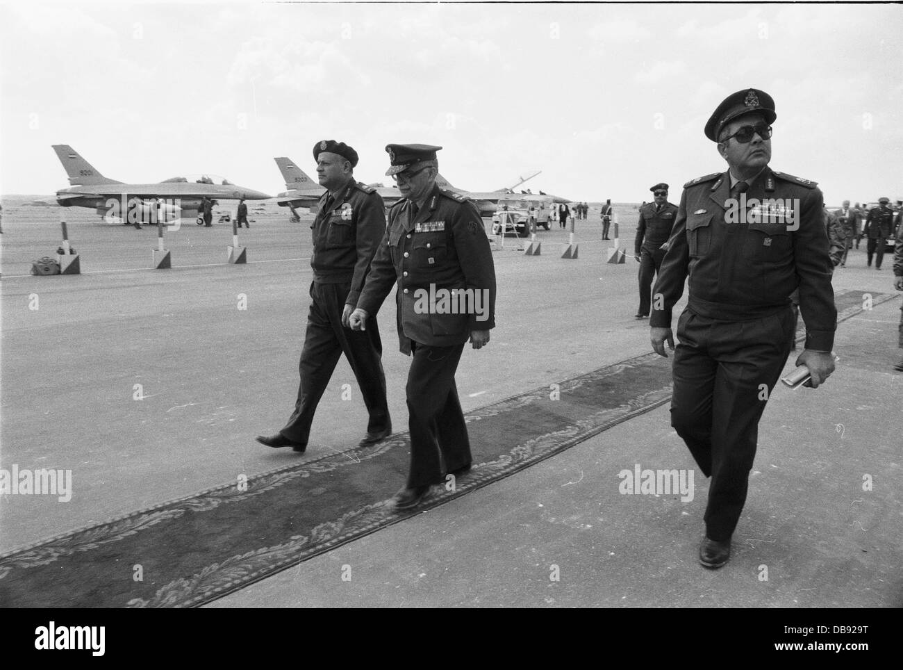 Au cours d'une cérémonie à la base aérienne de l'ouest du Caire en 1982, l'Egypte a reçu le premier lot d'avions de combat F-16. Banque D'Images