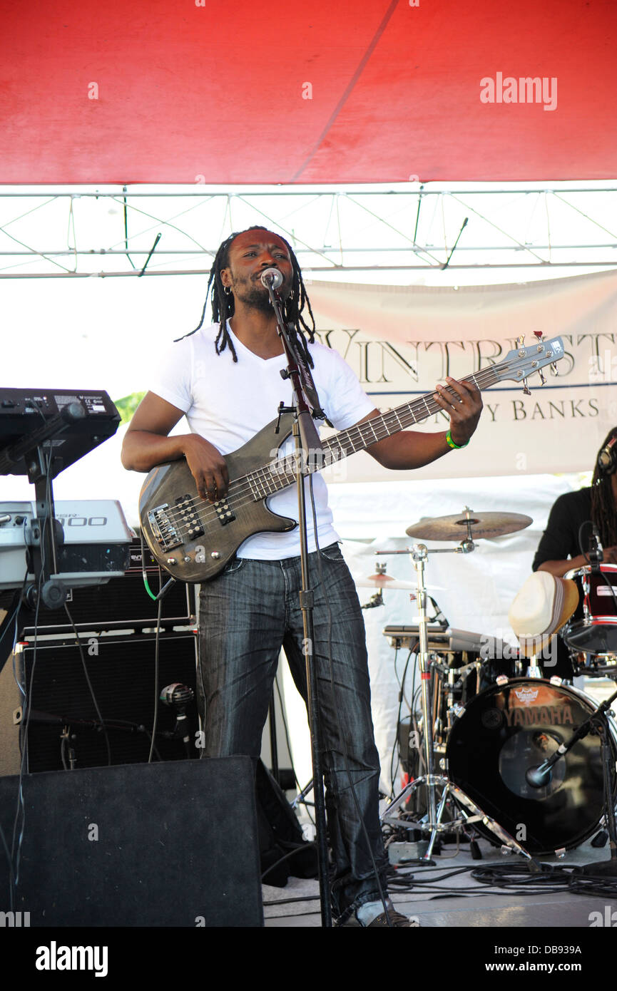 Célébrer Clark Street Festival, Rogers Park festival ethnique dans la région de Chicago, Illinois. Groupe de musique du Tchad, Afrique Banque D'Images