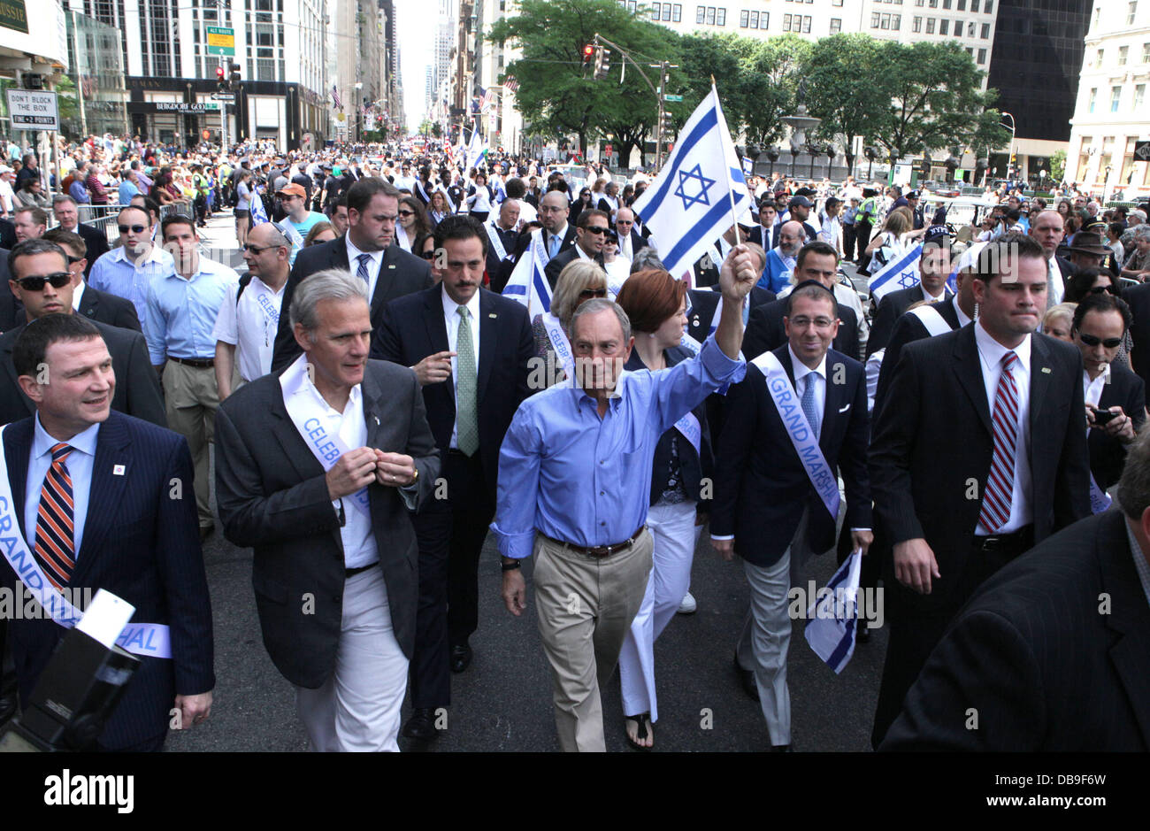 Le Ministre israélien des affaires publiques et de la diplomatie Yuli Edelstein, le maire Michael Bloomberg, le conseil de ville le président Christine Quinn Israël parade pour célébrer 63e anniversaire de l'état d'Israël avec de nouveaux groupes New York City, USA - 04.06.11 Banque D'Images