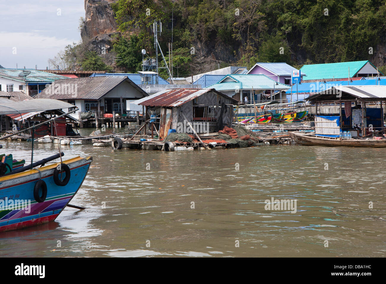 Approche de Koh Panyi à partir de la baie de Phang Nga Banque D'Images