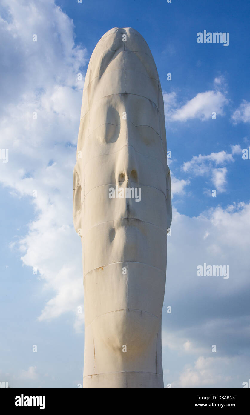 Rêve, une sculpture de 20m de haut en gras Forest Park, Sutton Manor Colliery, St Helens, Merseyside, Angleterre. Banque D'Images Rêve, une sculpture de 20m de haut en gras Forest Park, Sutton Manor Colliery, St Helens, Merseyside, Angleterre. Banque D'Images