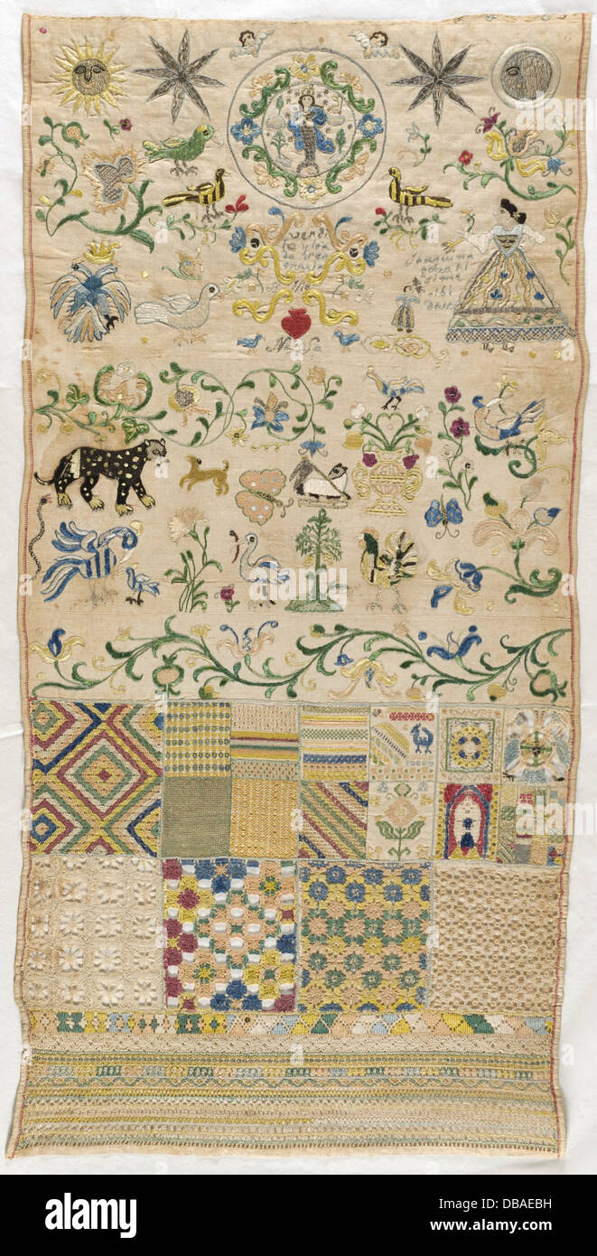 Cet échantillonneur, qui fait partie de la collection du Los Angeles County Museum of Art, présente des broderies de coton complexes et des techniques de dentelle de bobine, mettant en valeur des arts textiles traditionnels Banque D'Images