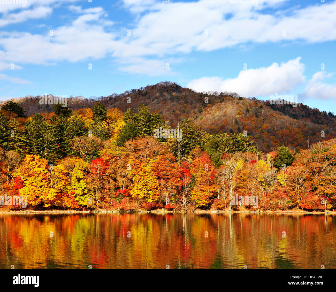 Les montagnes et le lac Chuzenji à Nikko, Japon. Banque D'Images