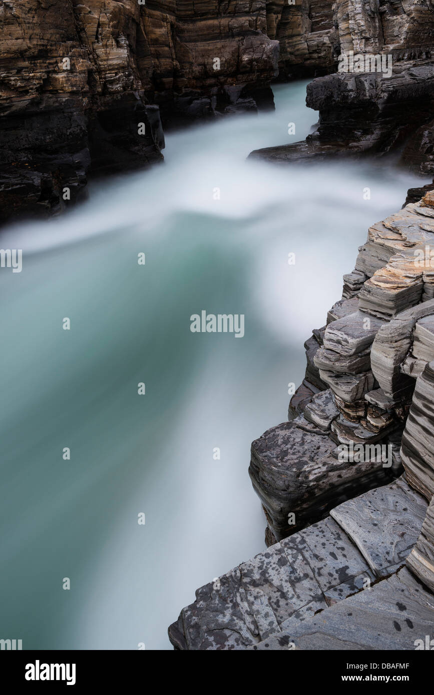 Rivière coule sur les rochers, Abisko, Laponie, Suède Banque D'Images
