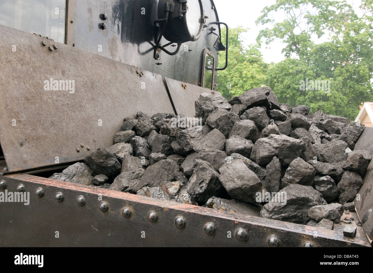 La boîte de charbon montant de grumeaux des trains à vapeur de carburant fossile fossiles Banque D'Images