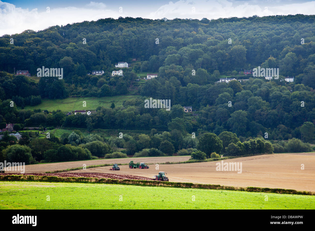 Labourer un champ ci-dessous Leys Hill, Herefordshire, Angleterre, RU Banque D'Images