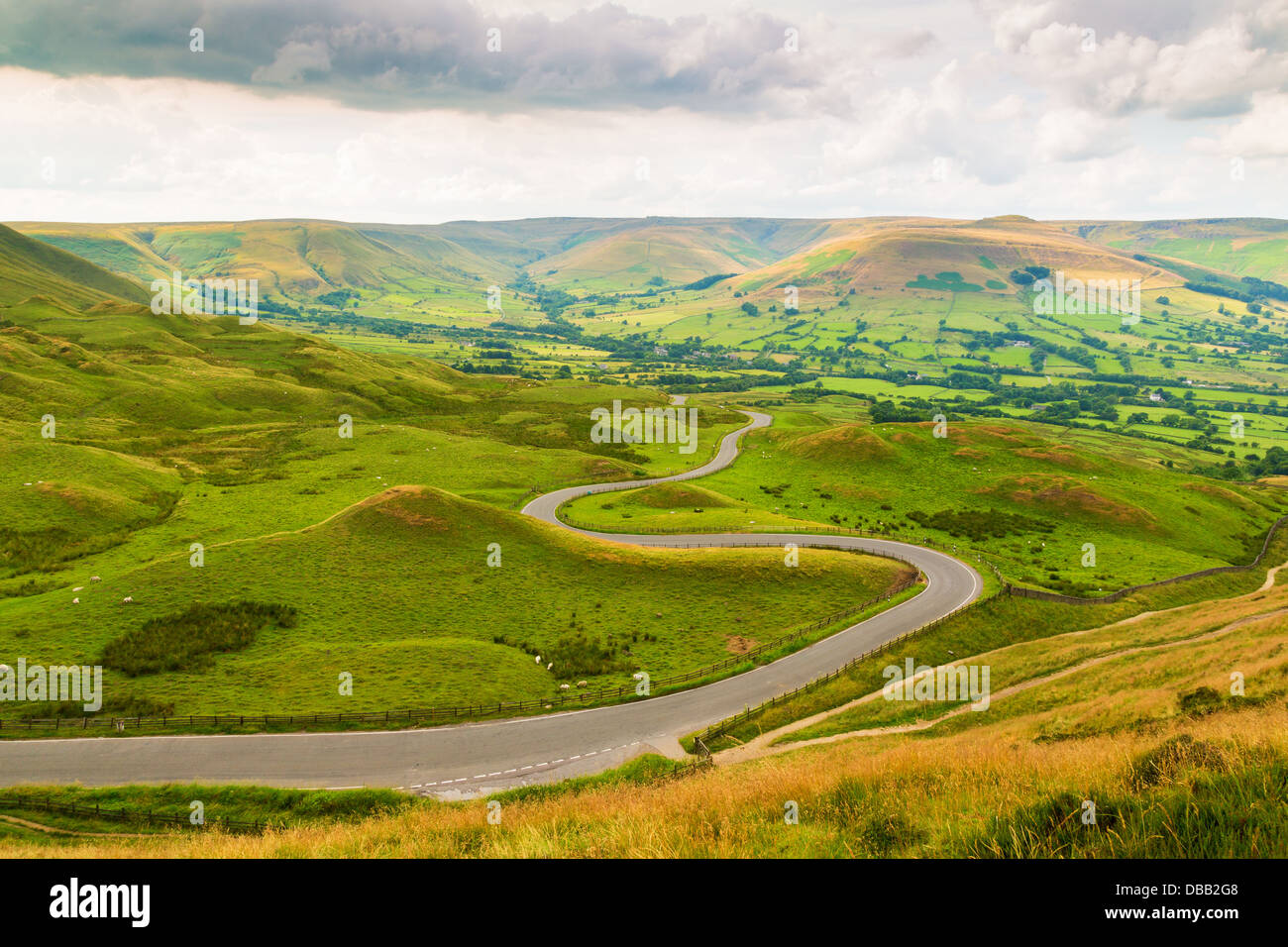 Route sinueuse de Mam Tor, Peak District, Derbyshire, Royaume-Uni Banque D'Images