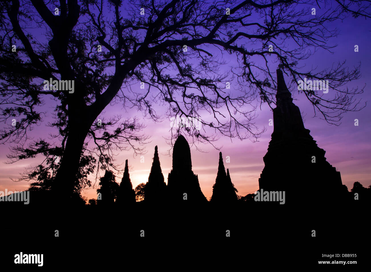 La pagode de Wat Chaiwattanaram Silhouette, Ayutthaya, Thaïlande ; Banque D'Images