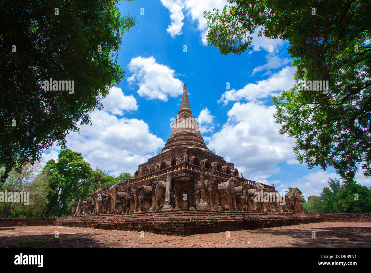 Wat Chang Lom, le parc historique de Si Satchanalai, Sukhothai, Thaïlande Banque D'Images
