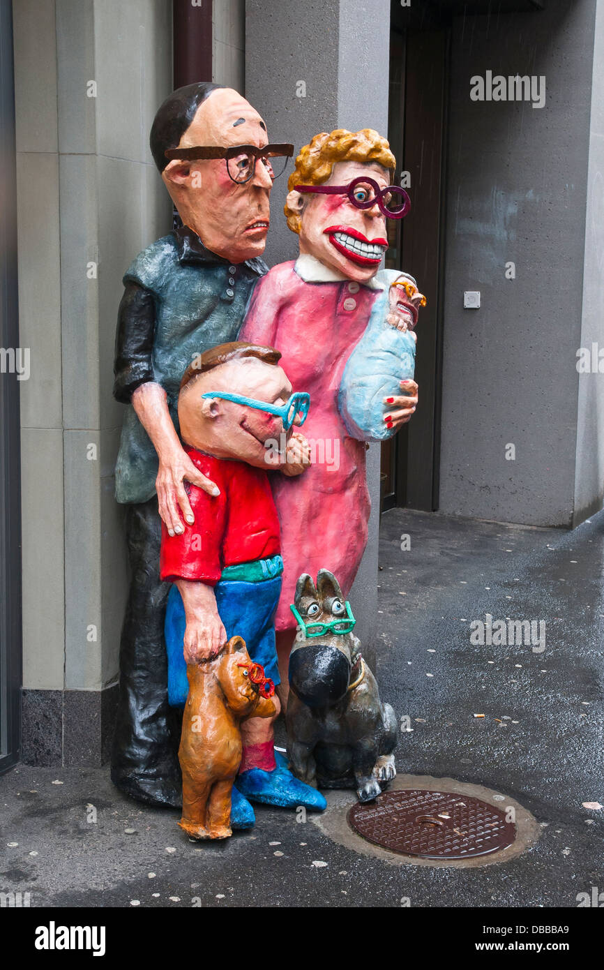 Sculpture humoristique scène dans la rue de Lucerne, dans le centre nord de l'Europe, Suisse Banque D'Images