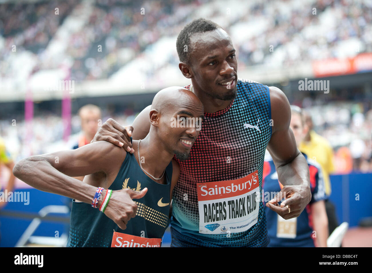 Londres, Royaume-Uni. Samedi 27 juillet 2013. Le Champion Olympique de Double Mo Farah et Usain Bolt posent pour une photo à la Ligue de diamant de l'IAAF 2013 Sainsbury's jeux anniversaire qui a eu lieu au Queen Elizabeth Olympic Park Stadium à Londres. Credit : Russell Hart/Alamy Live News. Banque D'Images