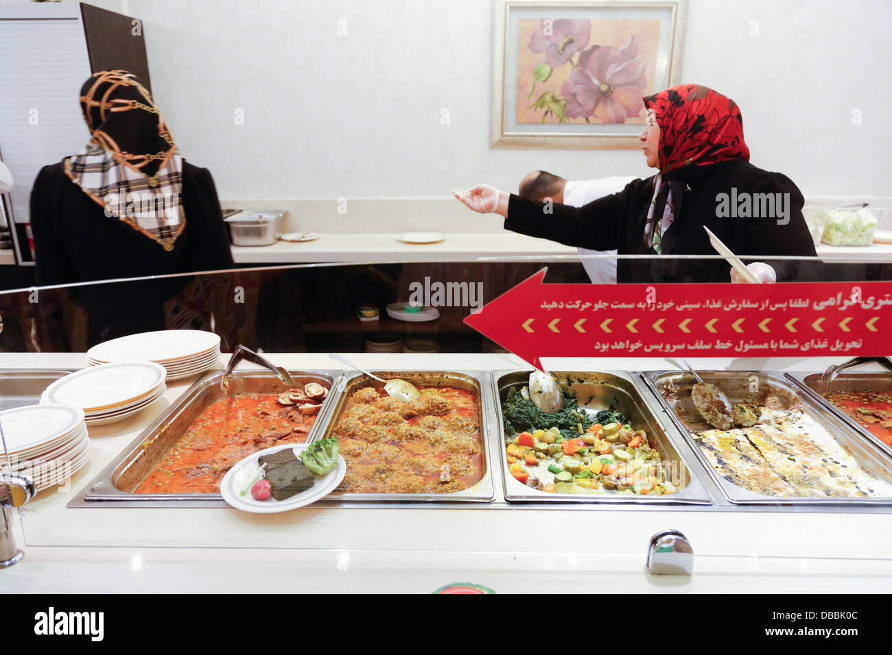 Serveurs à Hani restaurant self-service, Téhéran, Iran Banque D'Images