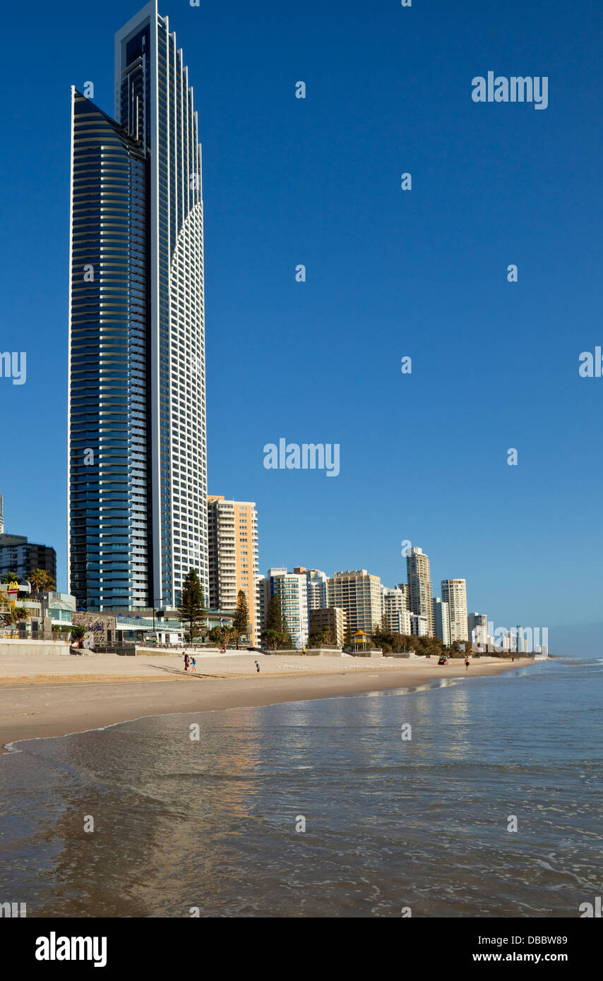 Beachside skyline avec les 243 mètres de tour résidentielle de l'âme à Surfers Paradise, Gold Coast, Queensland, Australie Banque D'Images