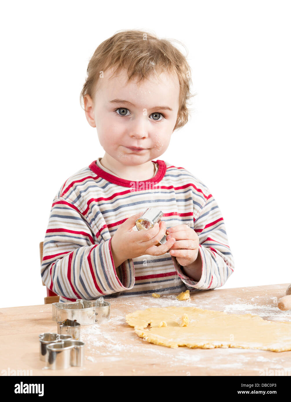 Enfant mignon avec la pâte isolé sur fond blanc horizontal de l'image. Banque D'Images