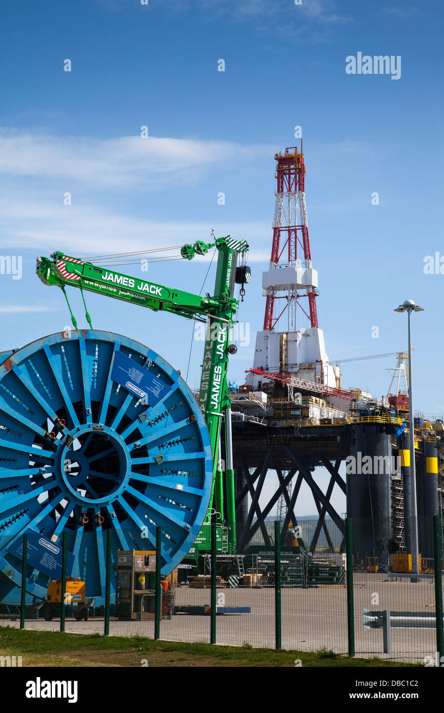 La Sedco 712 Rig administré par Transocean Inc. une Semisub drilling rig à Invergordon, Estuaire de Cromarty, Ecosse, Royaume-Uni Banque D'Images