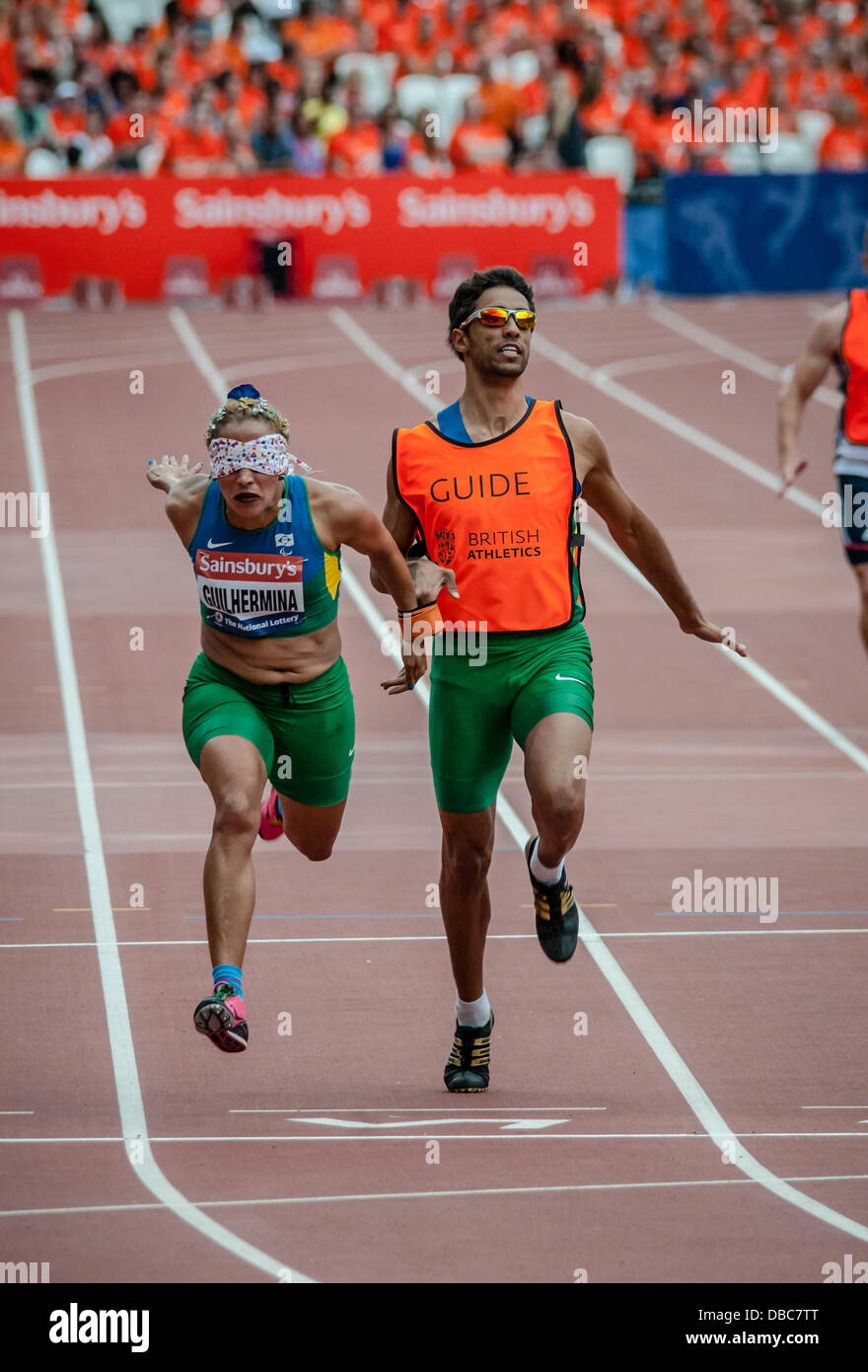 Terezinha Guulhermina gagner le Women's T11 200 m à l'International Sainsbury's Défi Para au Stade Olympique, à Londres le 28 juillet 2013, UK Banque D'Images