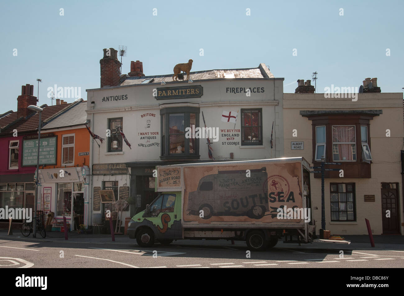 Parmiters antique shop dans albert road angleterre southsea Banque D'Images