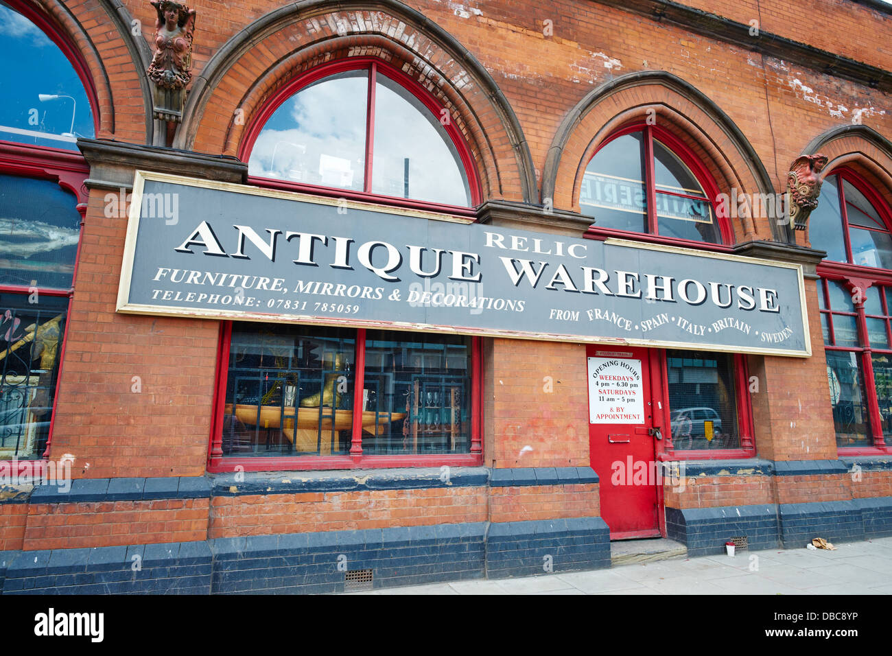 Relic Antique Warehouse Signer Midland Road London UK Banque D'Images