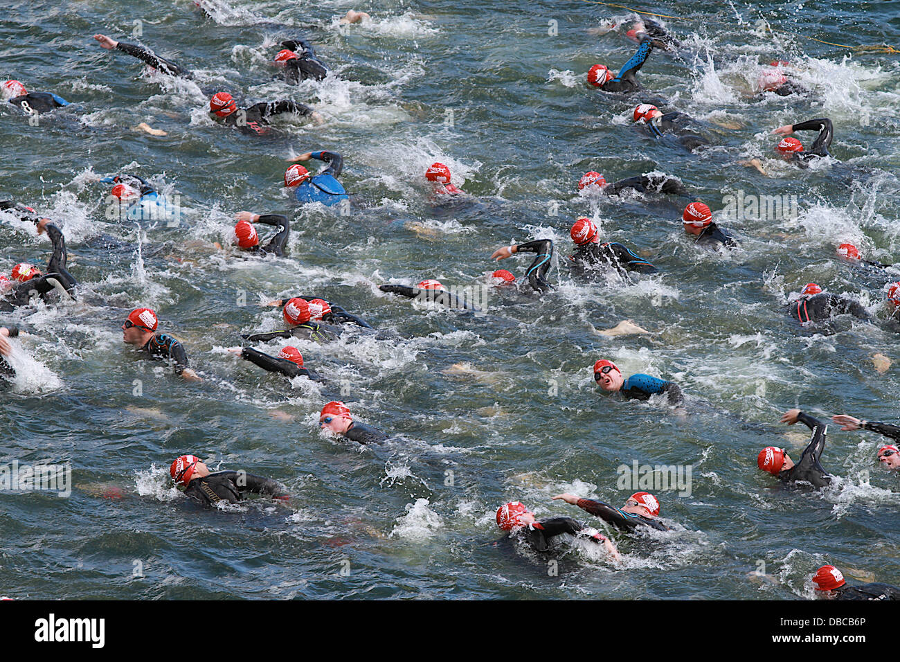 Excel Centre, London, UK. 28 juillet, 2013. Le Triathlon de Londres Virgin Active, le plus grand du monde attiré 13000 concurrents sur les deux jours de compétition. Credit : Jonathan tennant/Alamy Live News Banque D'Images