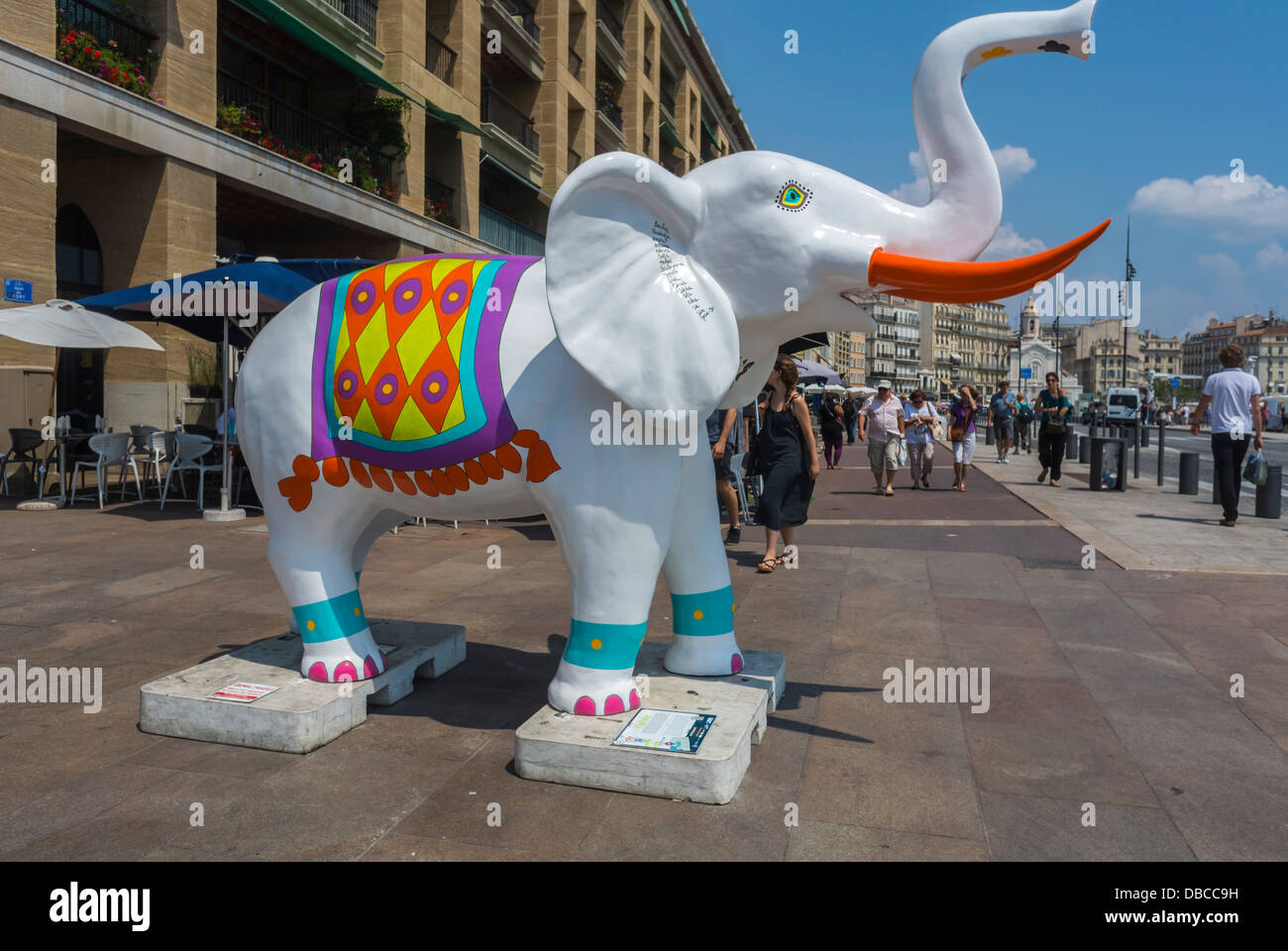 Marseille, France, la sculpture moderne sur l'affichage sur place de la ville, place 'Jules Verne', 'Art éléphant par Nemo de la SERAM' Banque D'Images