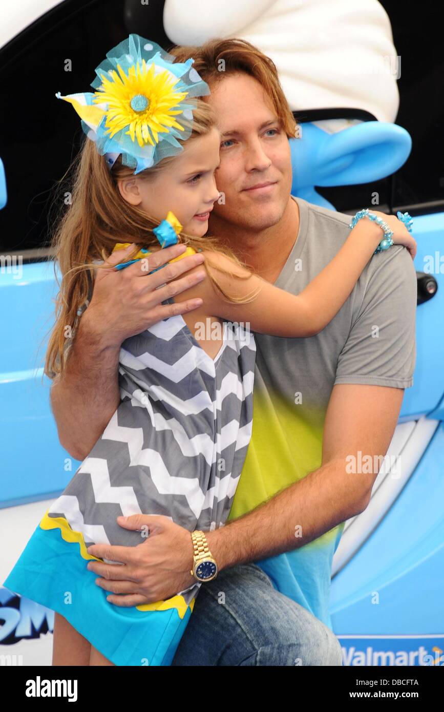 Los Angeles, CA. 28 juillet, 2013. Larry Birkhead Dannielynn, arrivées à Marshall pour les Schtroumpfs 2 Premiere, Regency Village Theatre à Westwood, Los Angeles, CA, 28 juillet 2013. Photo par : Dee Cercone/Everett Collection/Alamy Live News Banque D'Images