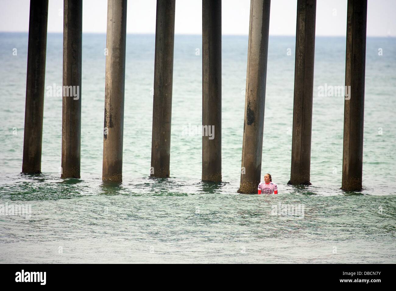 Huntington Beach, CA, USA. 28 juillet, 2013. Juillet 28, 2013 : New York's Carissa Moore attendent les vagues pendant l'US Open de Surf Vans tenue du concours à Huntington Beach, CA. Credit : csm/Alamy Live News Banque D'Images