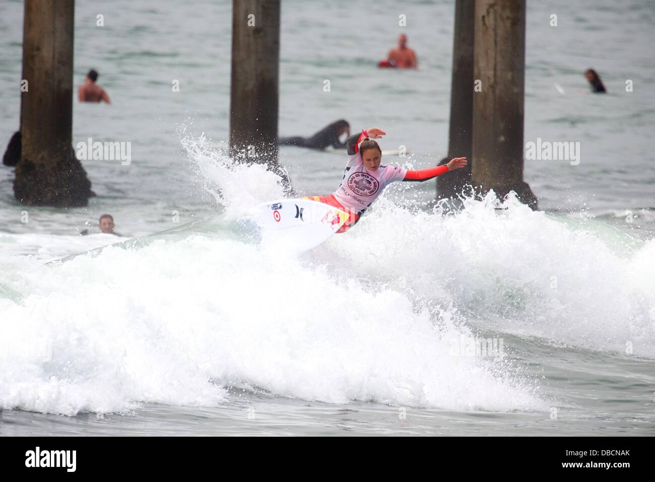 Huntington Beach, CA, USA. 28 juillet, 2013. Le 28 juillet 2013 : Carissa Moore d'Hawaii rides cette vague lors de son épreuve finale à l'US Open de Surf Vans tenue du concours à Huntington Beach, CA. Credit : csm/Alamy Live News Banque D'Images