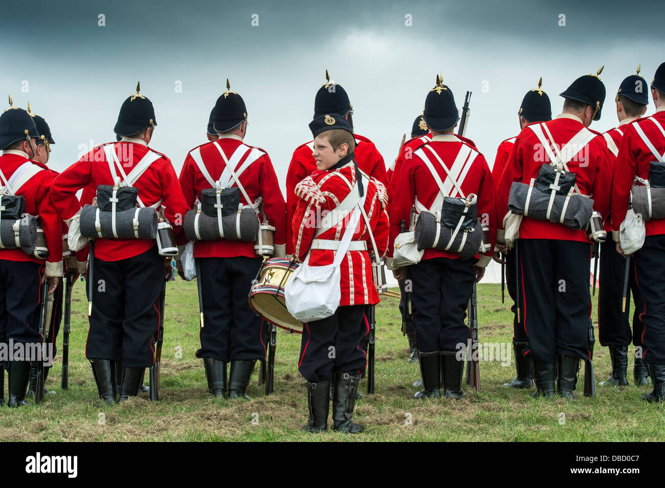 1er bataillon du Middlesex Regiment Groupe de reconstitution. Drummer Boy et brasure sur parade Banque D'Images