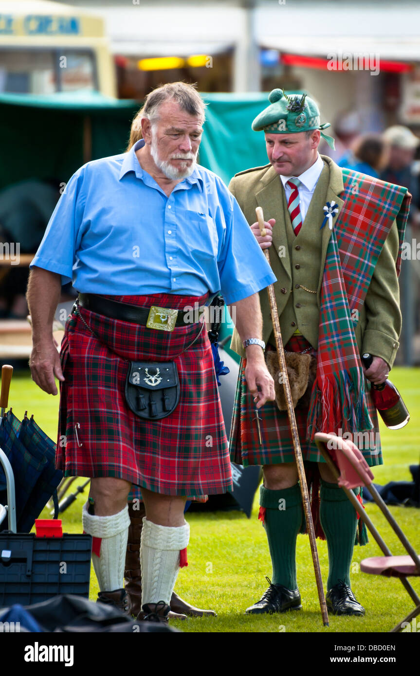 Dans les coulisses d'une photo de deux des fonctionnaires de l'Oban Highland Games. Banque D'Images