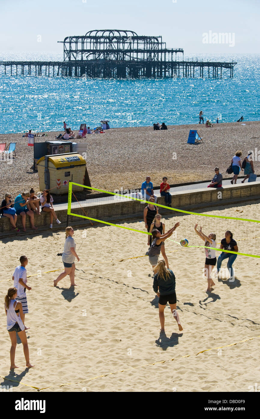 Beach-volley sur le front de mer de Brighton East Sussex England UK Banque D'Images