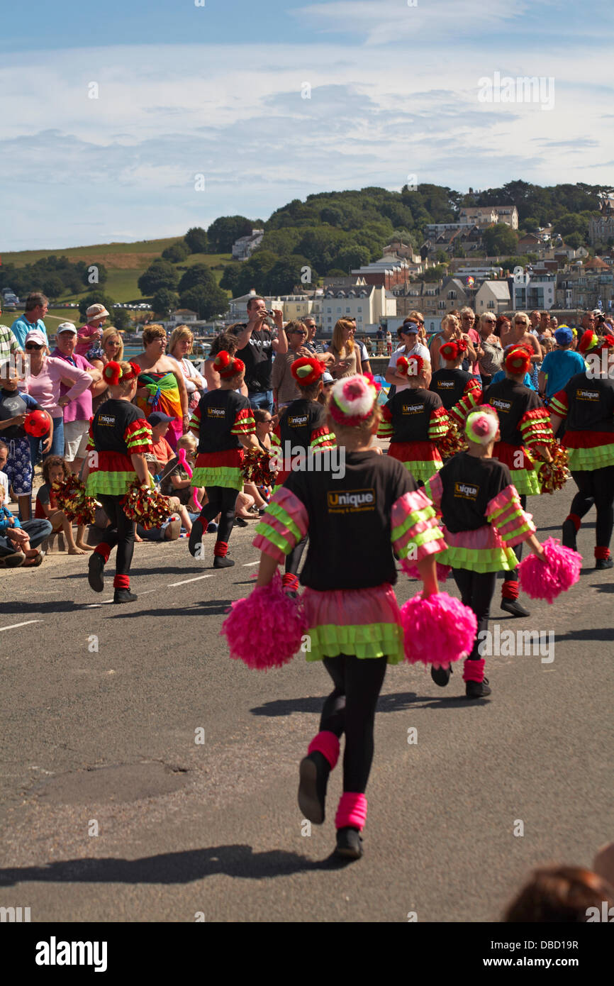 Swanage, Dorset UK 28 juillet 2013. Des milliers de visiteurs descendent sur pour regarder la procession de Swanage, dans le cadre de la semaine du Carnaval de Swanage. Credit : Carolyn Jenkins/Alamy Live News Banque D'Images