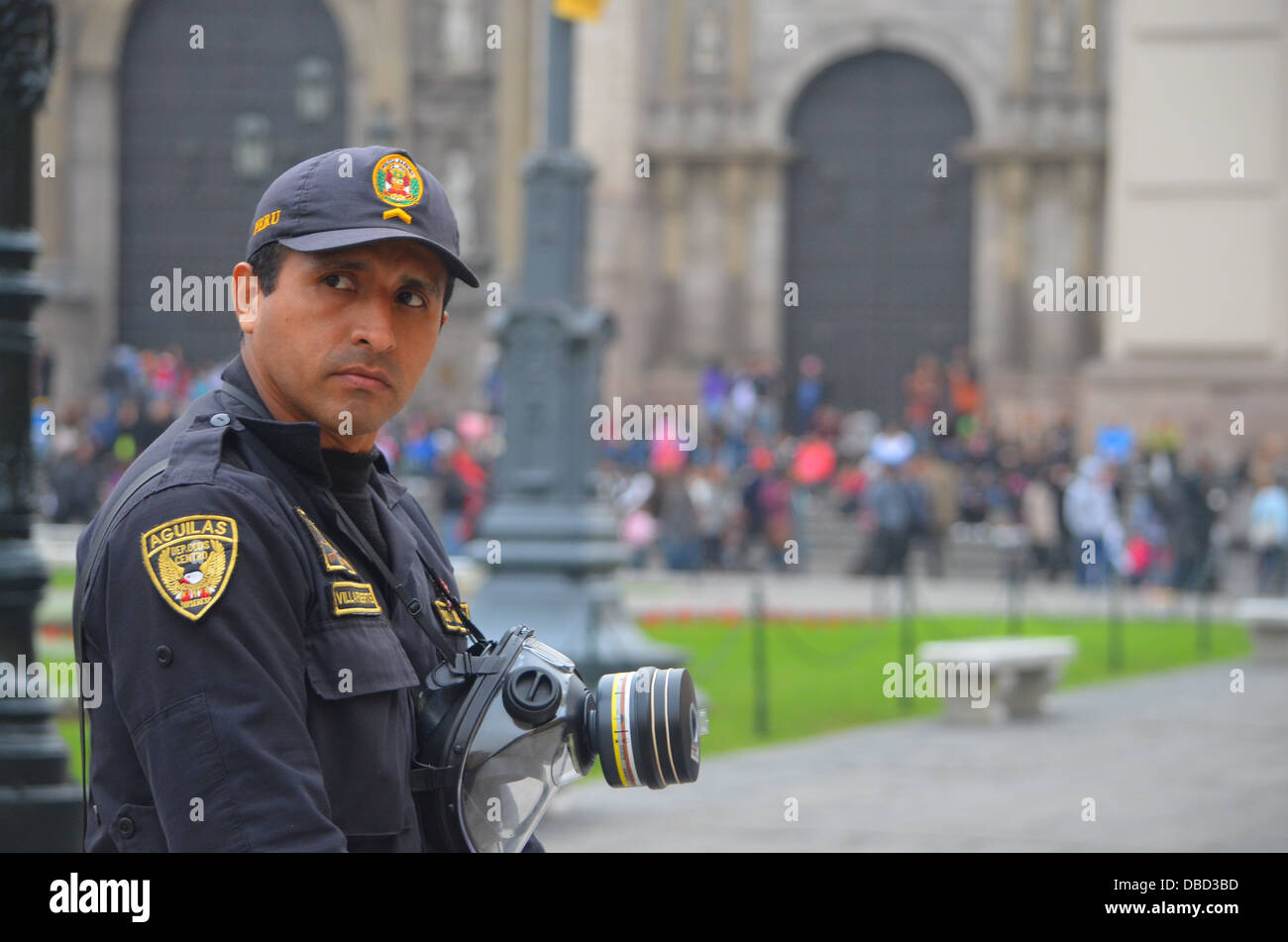 Présence militaire péruvien devant le palais présidentiel, la Plaza de Armas, Lima, Pérou Banque D'Images