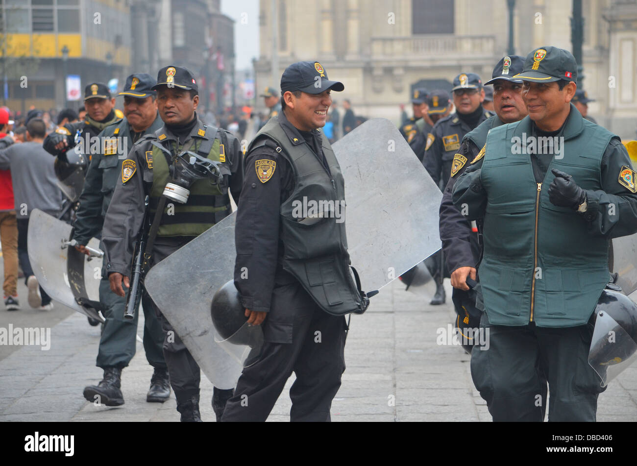 Présence militaire péruvien devant le palais présidentiel, la Plaza de Armas, Lima, Pérou Banque D'Images