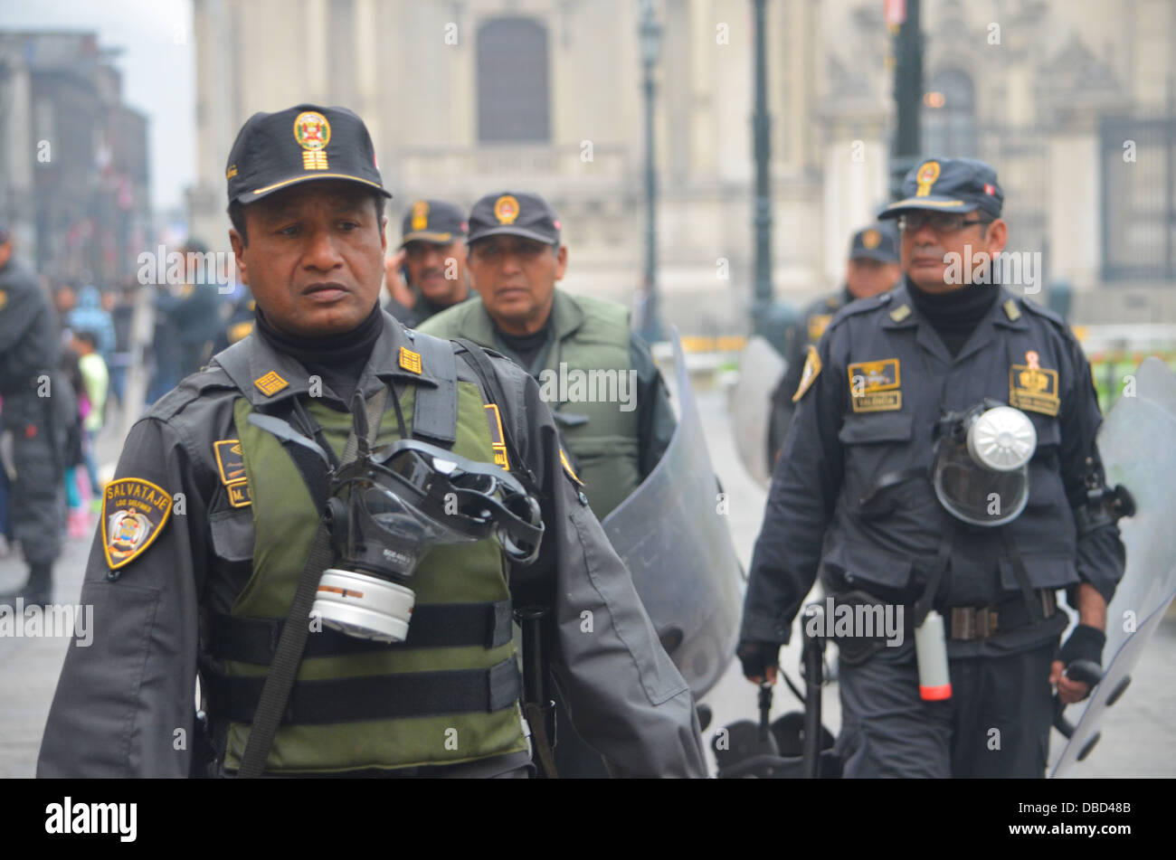 Présence militaire péruvien devant le palais présidentiel, la Plaza de Armas, Lima, Pérou Banque D'Images