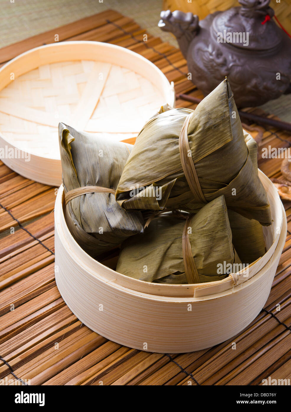 Bazhang boulettes chinoises, zongzi habituellement pris au cours de duanwu festival occasion Banque D'Images